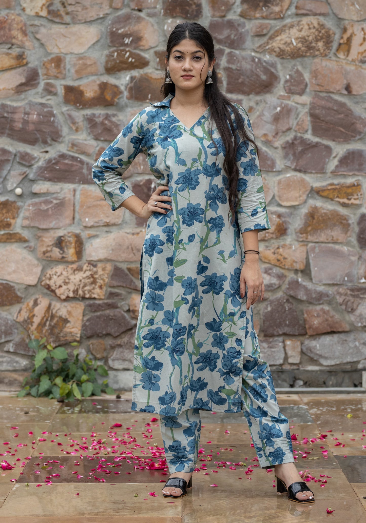 Divita Discharge Print Kurta Pant Set