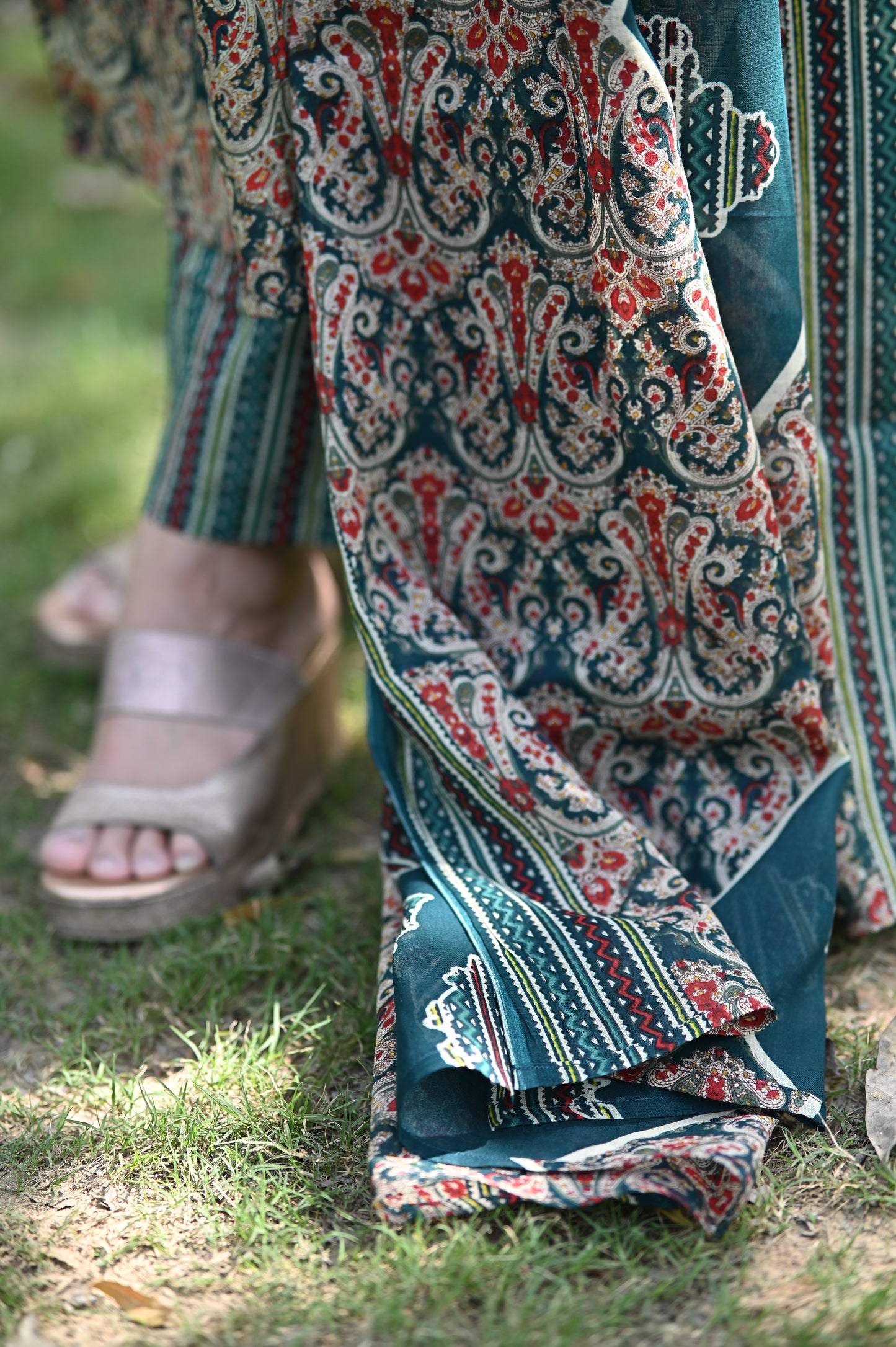 Chakor Embroidered Cotton Suit Set