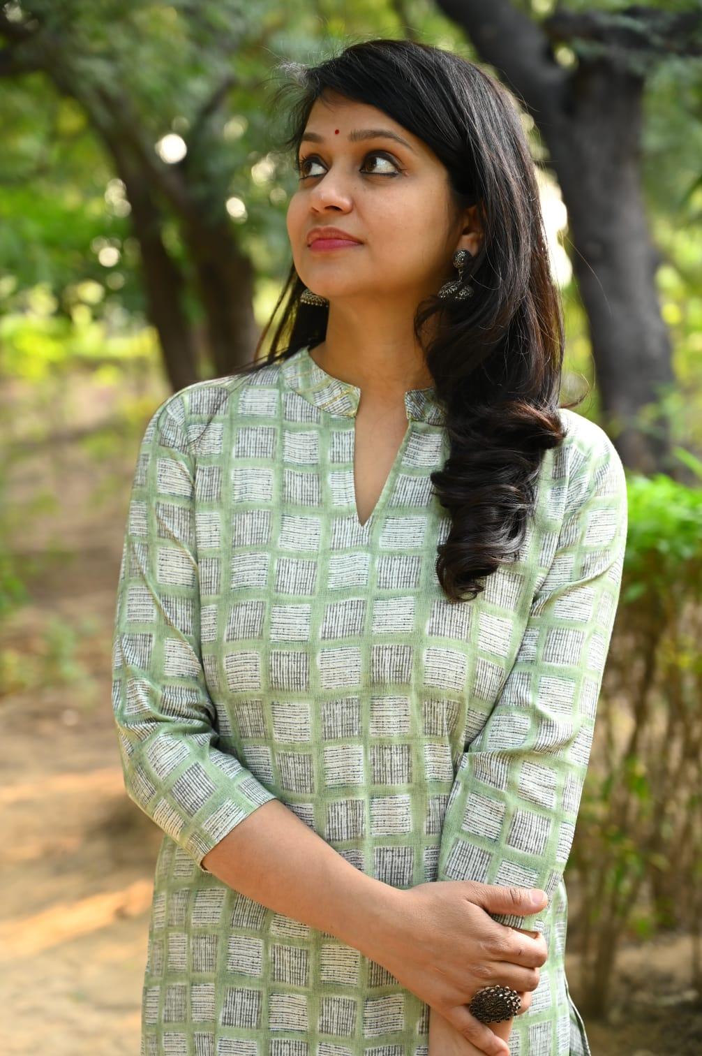 Two Tone Gold Print Capsule Rayon Kurti