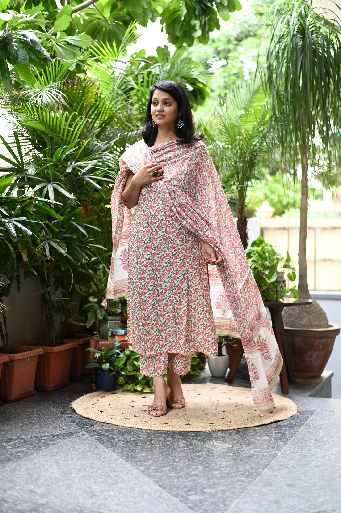 Raaji Sleevless kurta pant Dupatta set