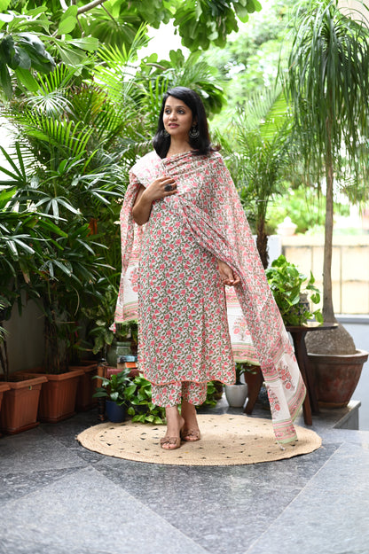Raaji Sleevless kurta pant Dupatta set