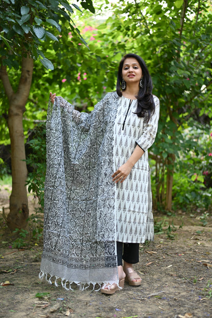 Kaalindi Hand Block Suit Set