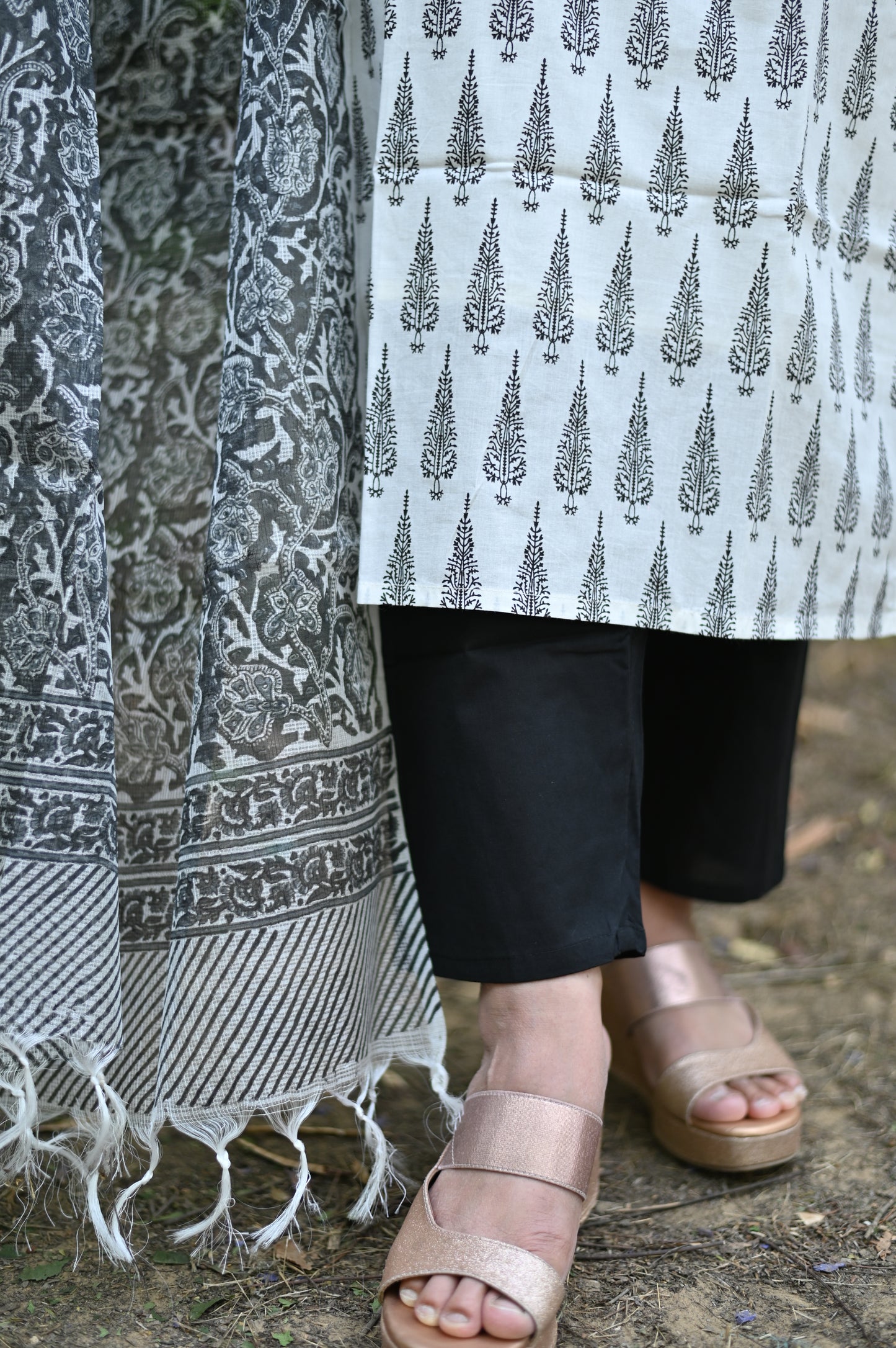 Kaalindi Hand Block Suit Set