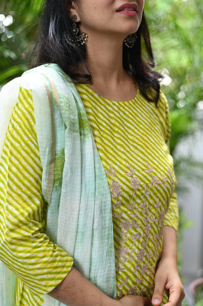 Parrot Green Lehariya Cotton Suit Set