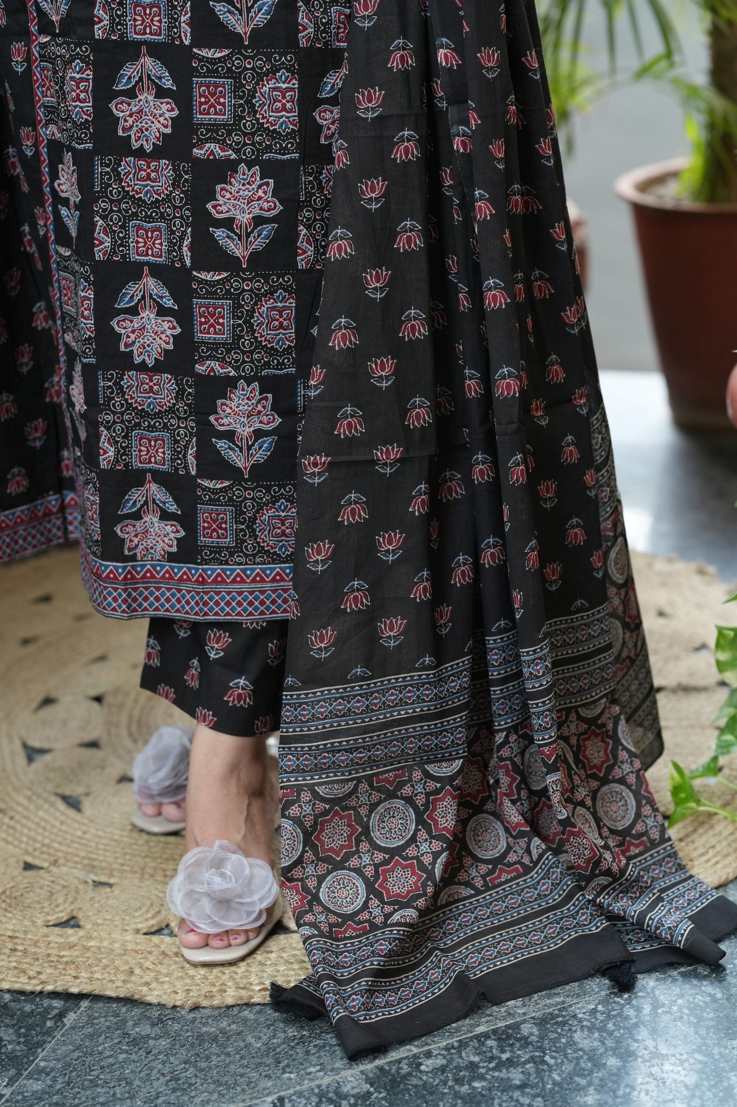 Vaani Black Cotton Suit Set